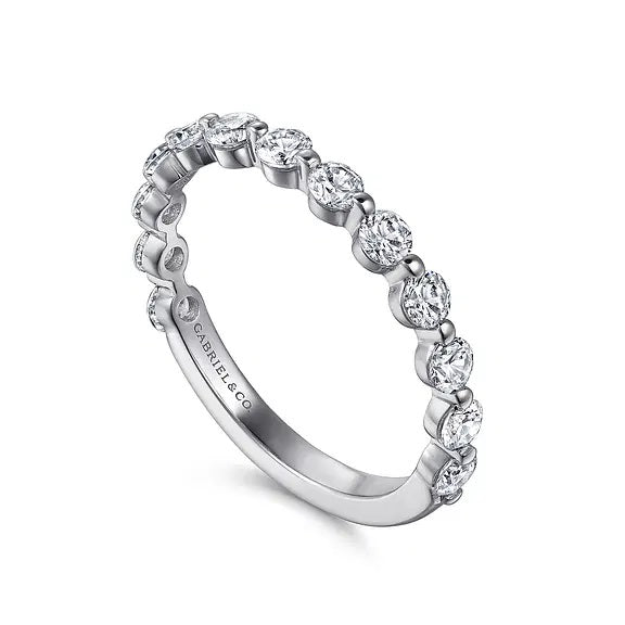 14K .84CTW Single Prong Set Diamond Band.