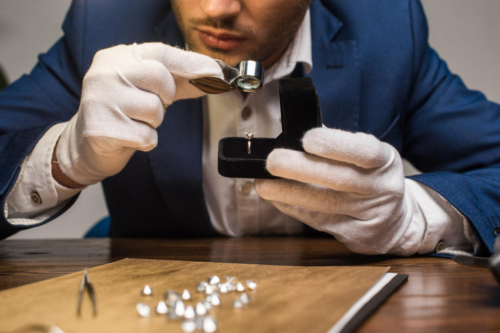 jewelry appraiser