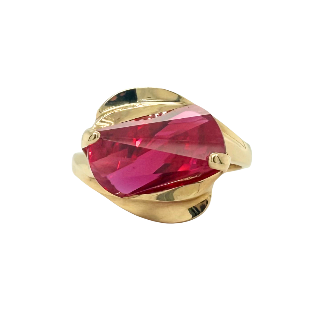 Estate 14kt Yellow Gold Imitation Lens Cut Ruby Ring